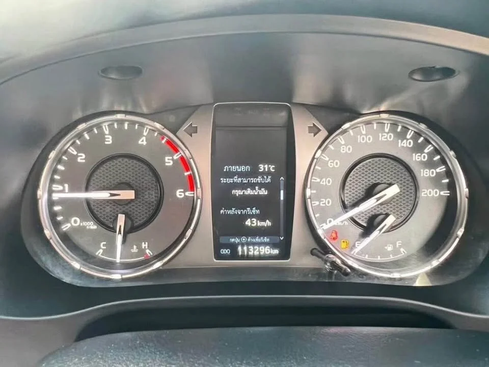 2021 Toyota Hilux VIII 2