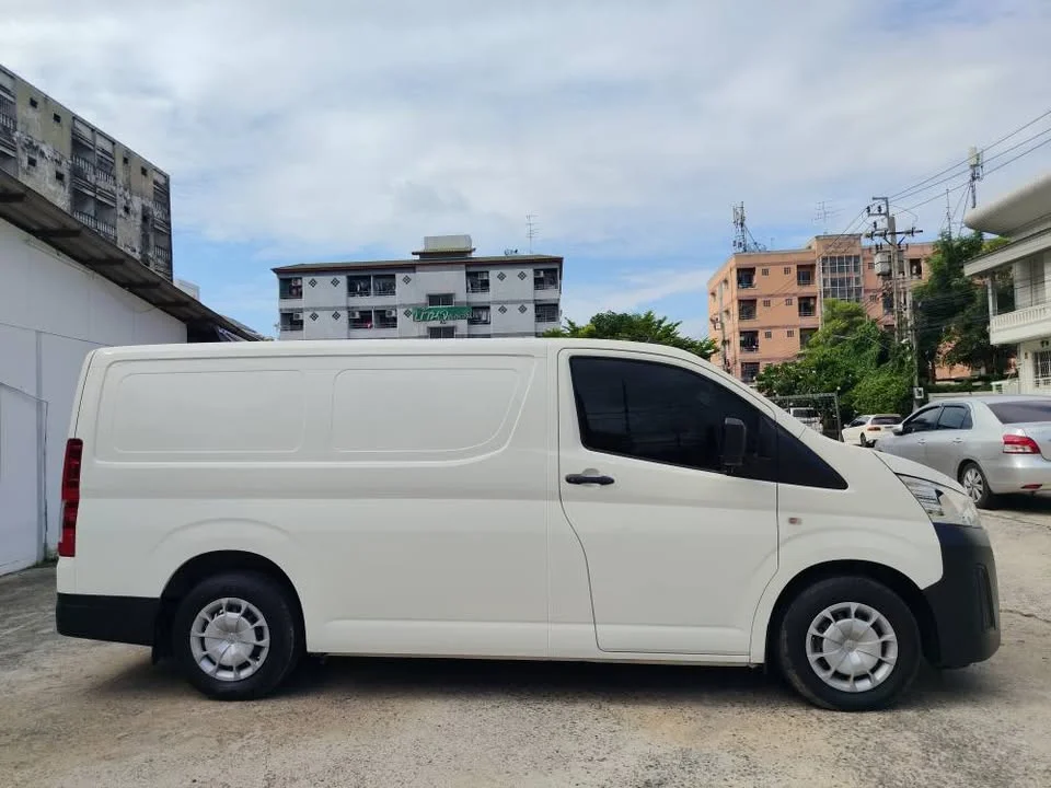 2022 Toyota HiAce VI (H300) 3