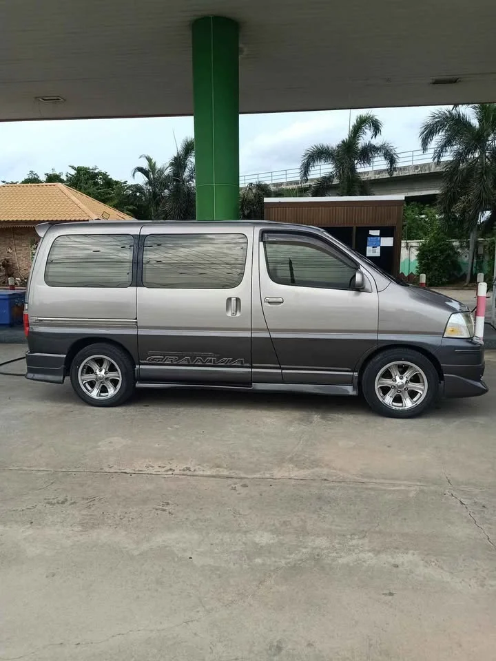 2001 Toyota Granvia H100 2