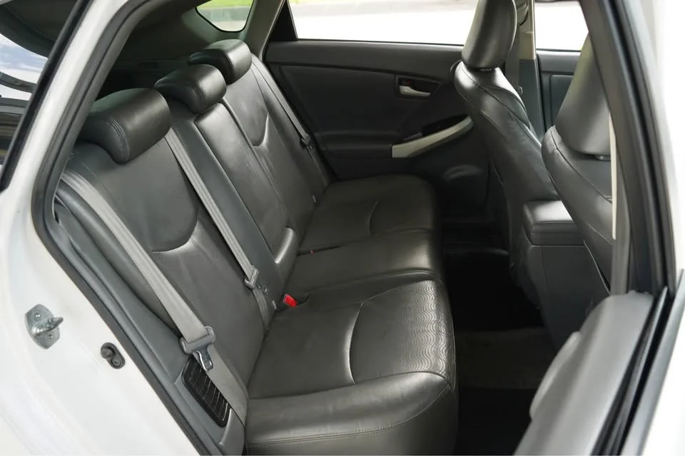 2011 Toyota Prius III 3