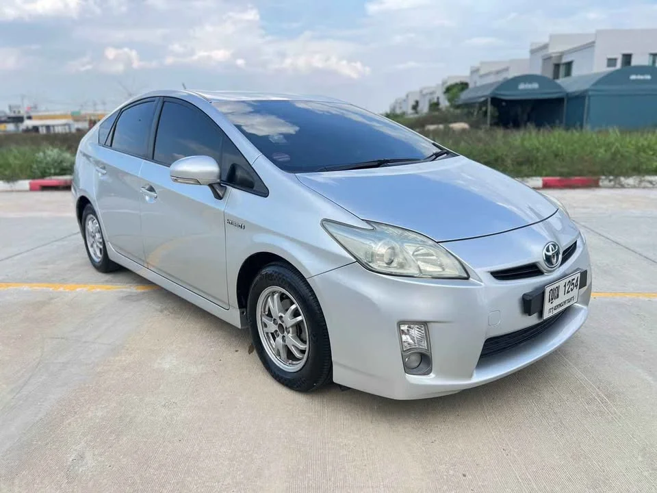 2011 Toyota Prius III 2