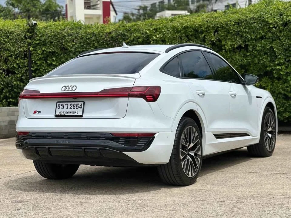 2025 Audi Q8 e-tron 2
