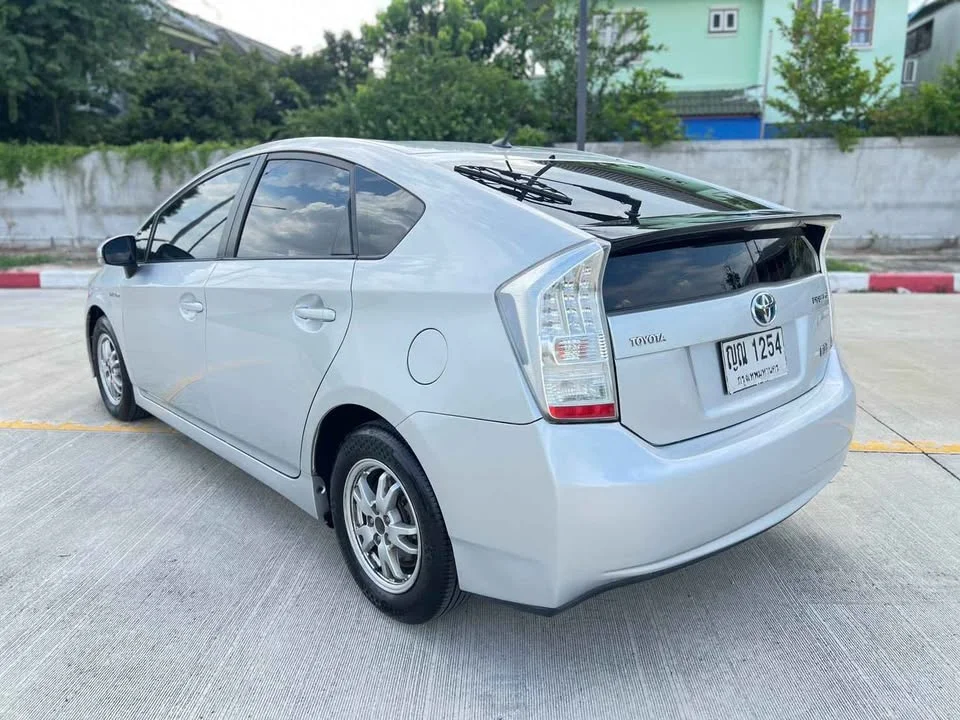 2011 Toyota Prius III 3