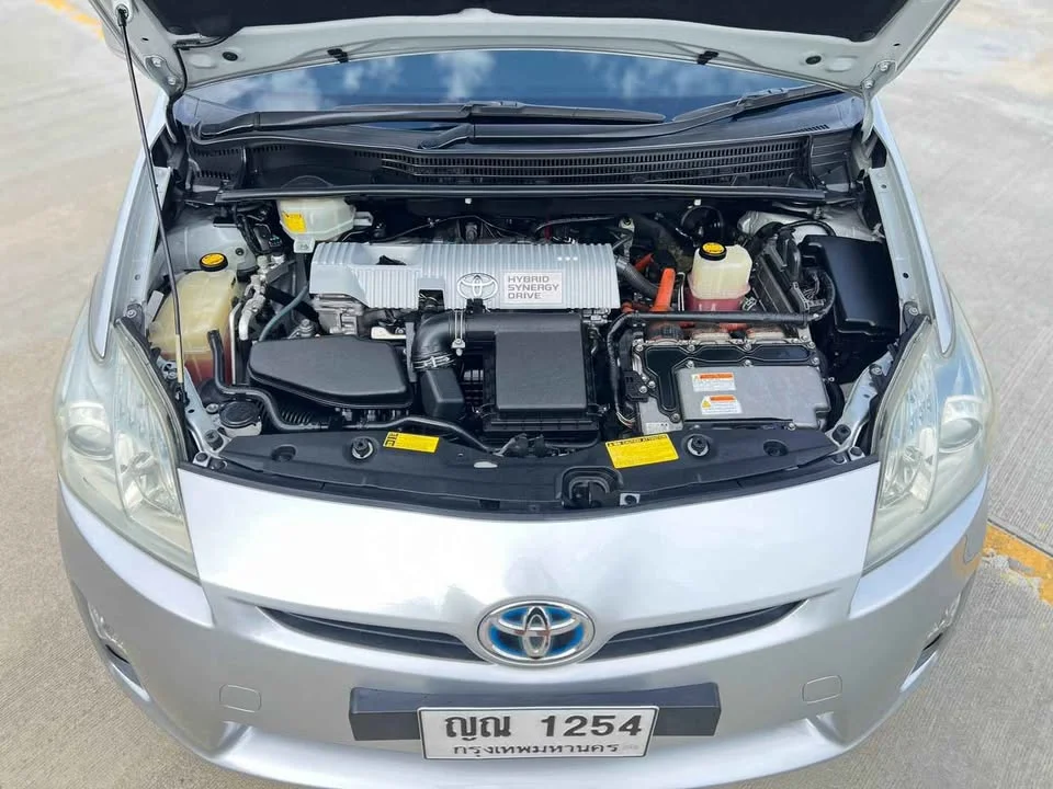 2011 Toyota Prius III 2