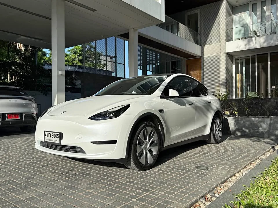 2023 Tesla Model Y 3