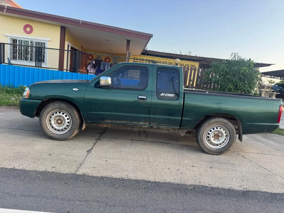2005 Nissan Frontier I 3