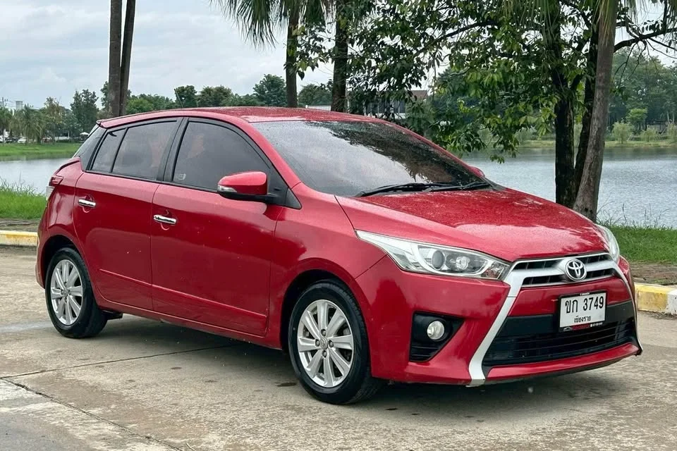 2015 Toyota Yaris III 2