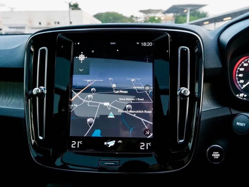 2022 Volvo XC40 2