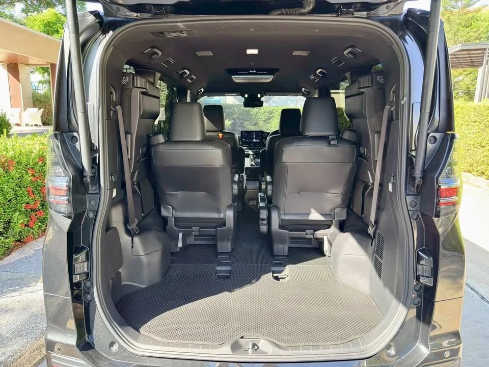 2023 Toyota Voxy IV 3
