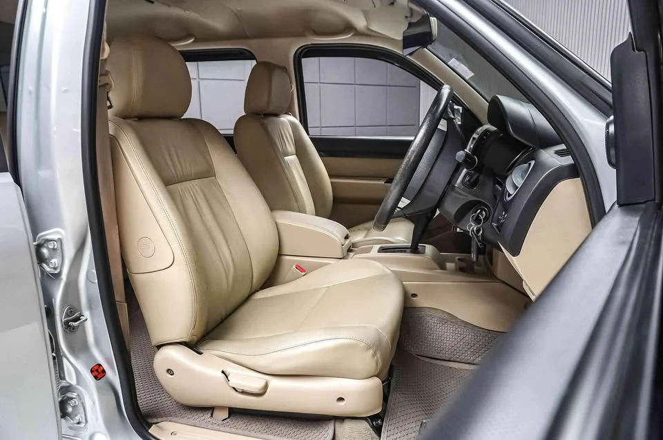 2010 Ford Everest I 3