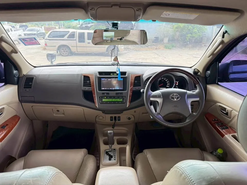 2010 Toyota Fortuner I 2