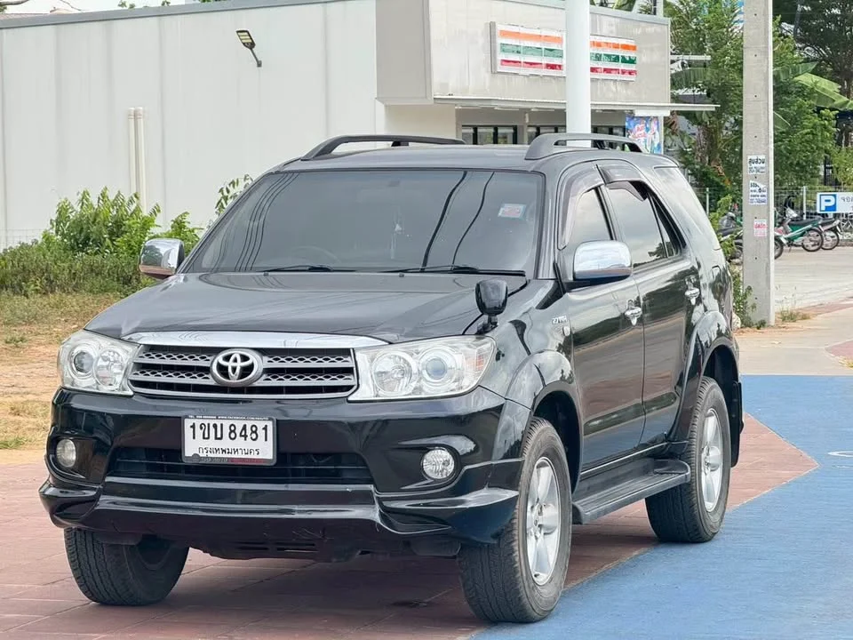 2010 Toyota Fortuner I 3
