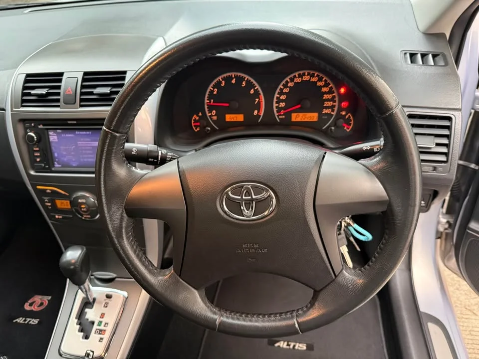 2012 Toyota Corolla Altis X (E140) 2