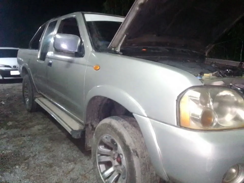 2002 Nissan Frontier I 3