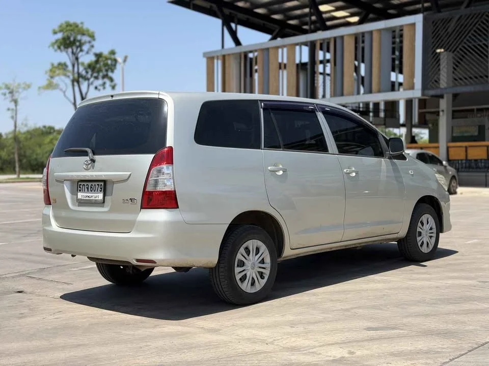 2015 Toyota Innova I 3