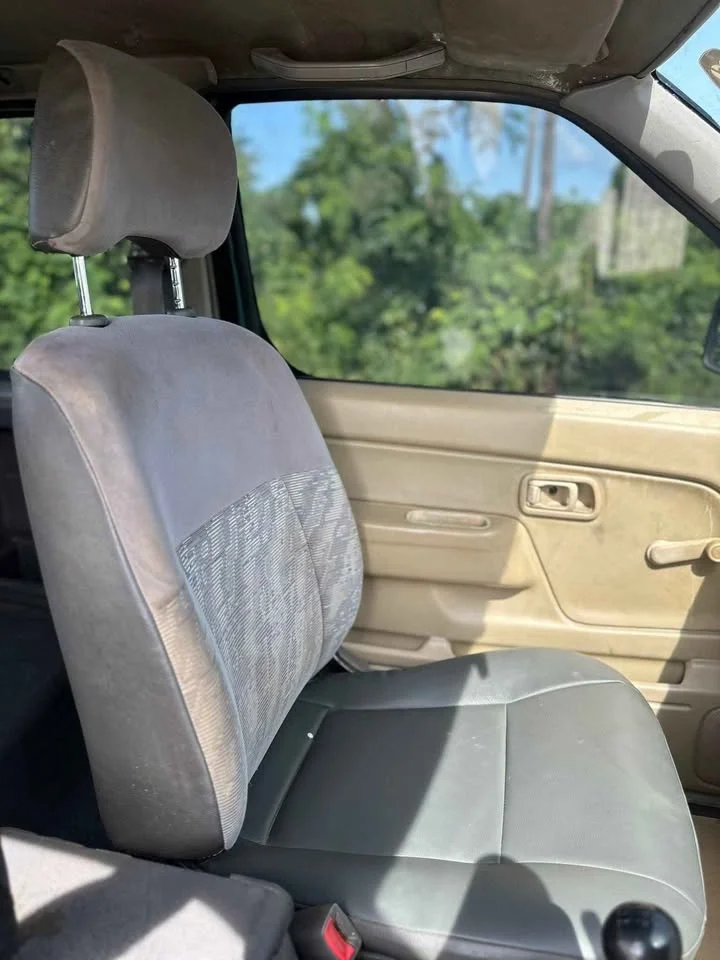 1999 Nissan Frontier I 2