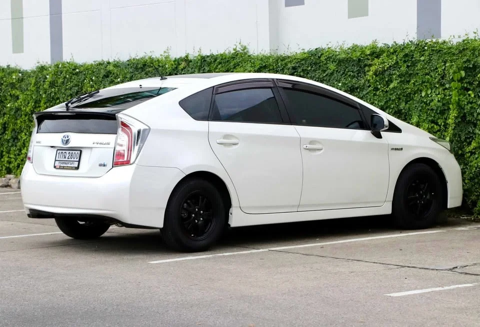 2012 Toyota Prius III 2