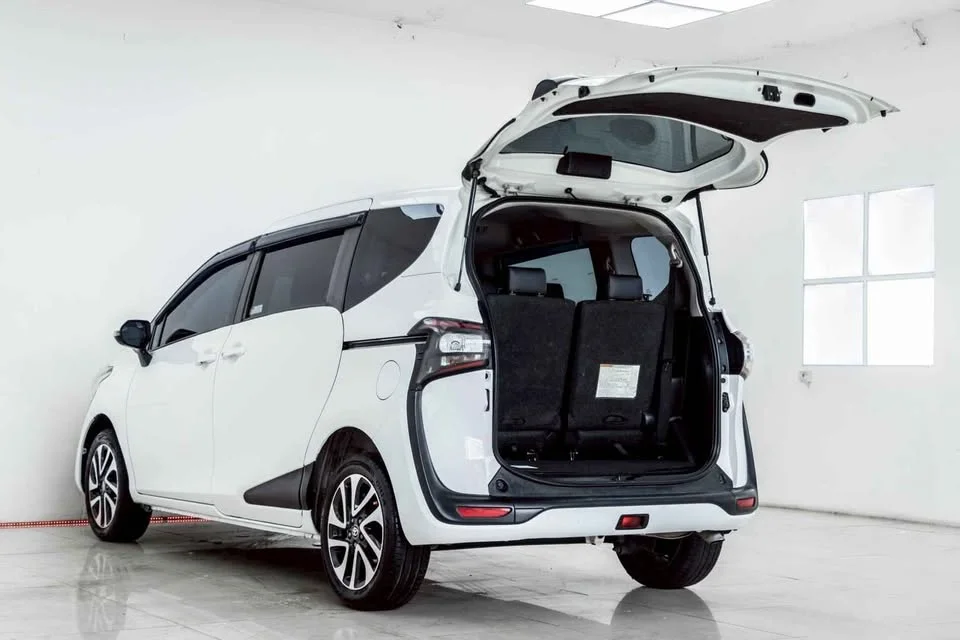 2017 Toyota Sienta II 3