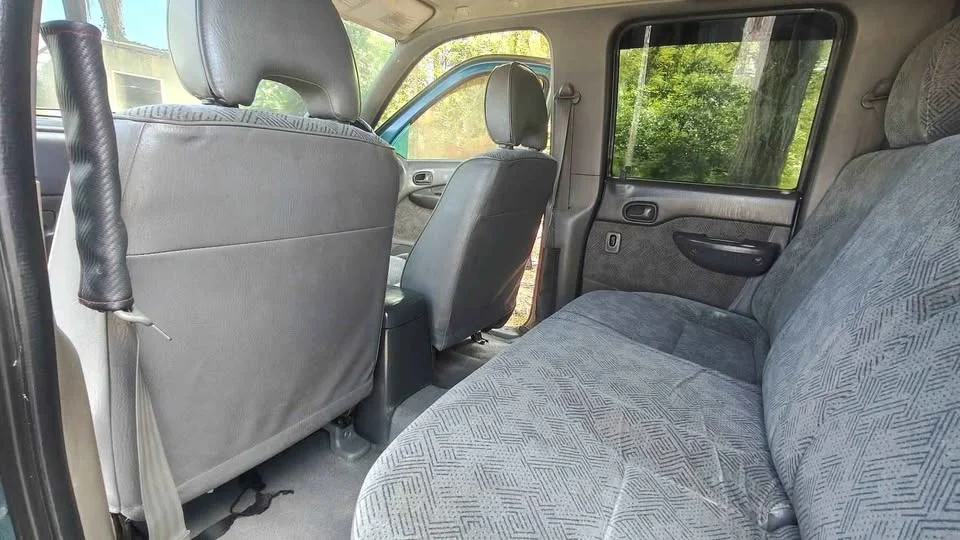2004 Mazda 2500 Fighter V 2