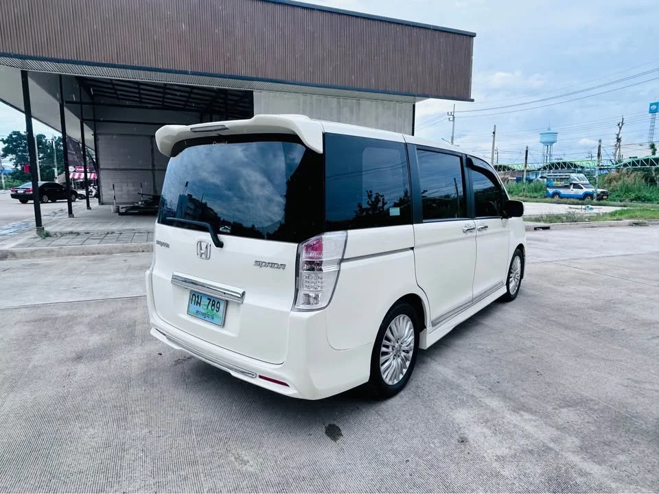 2012 Honda Stepwgn IV 3