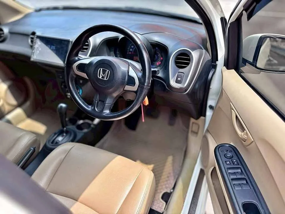 2015 Honda Mobilio II 2