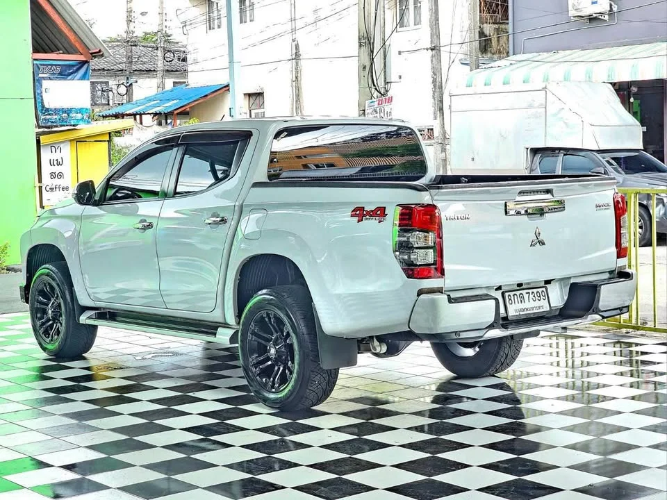 2018 Mitsubishi Triton V 3