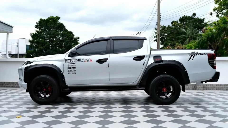 2022 Mitsubishi Triton V 3