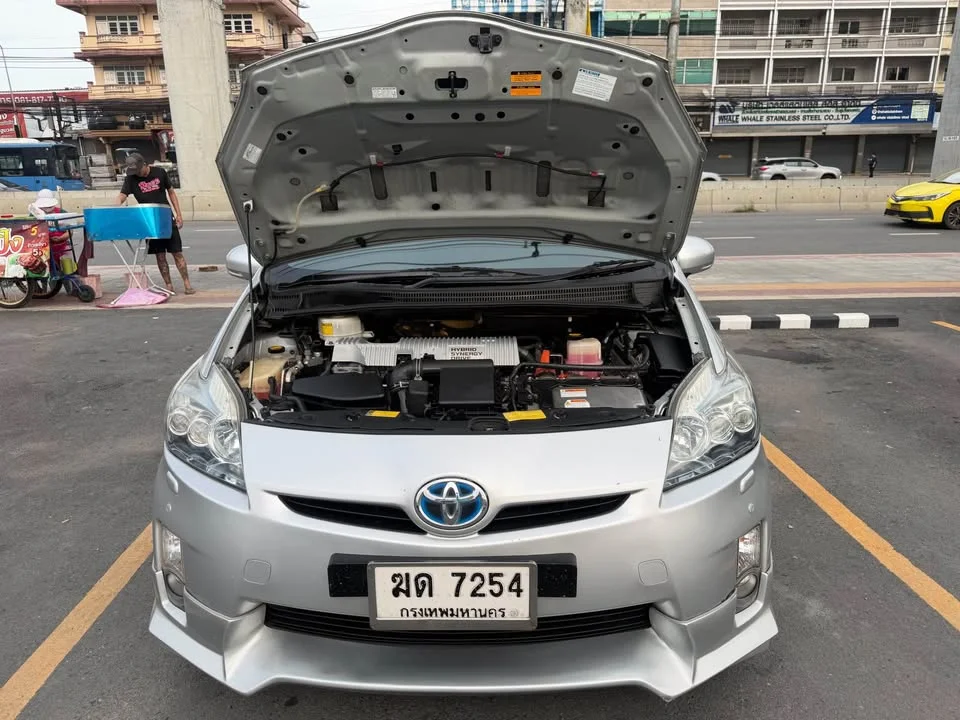 2012 Toyota Prius III 2
