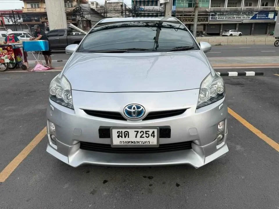 2011 Toyota Prius III 3