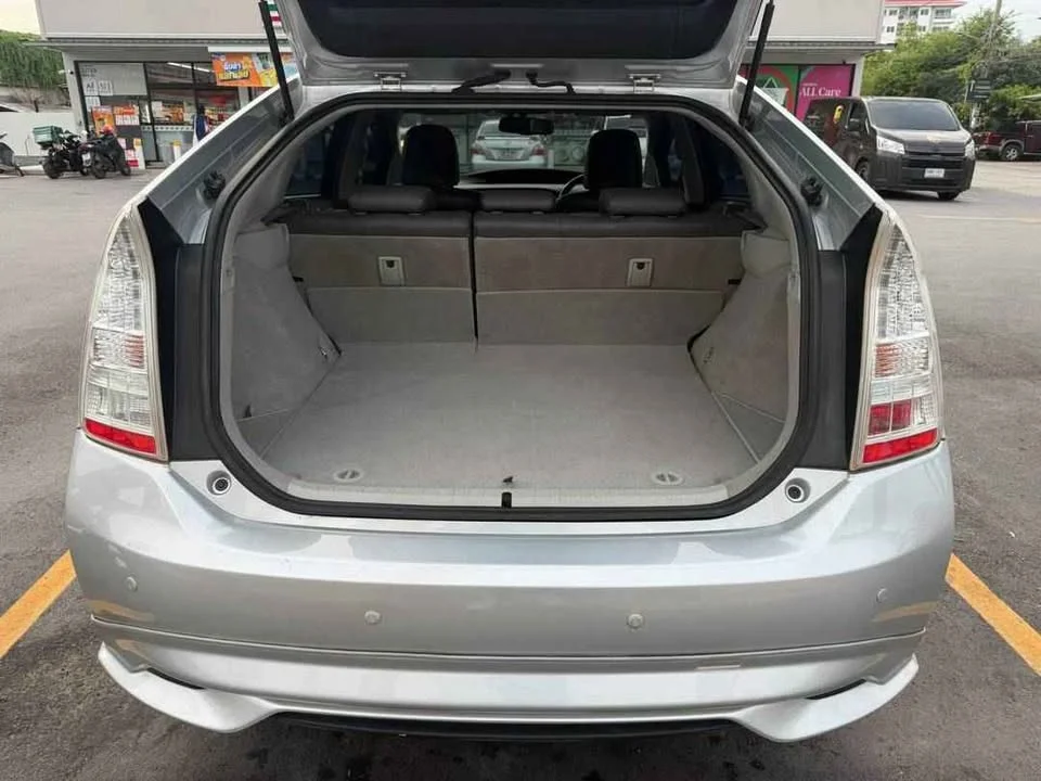 2011 Toyota Prius III 2