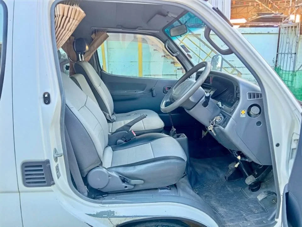 2002 Toyota Commuter IV (H100) 3