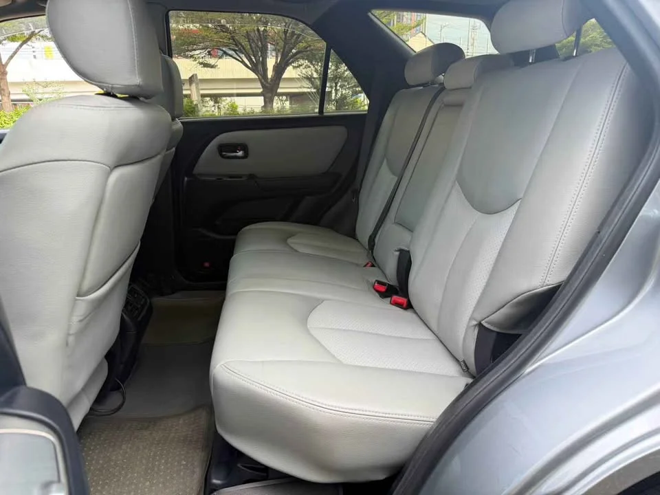 2004 Toyota Harrier I 2