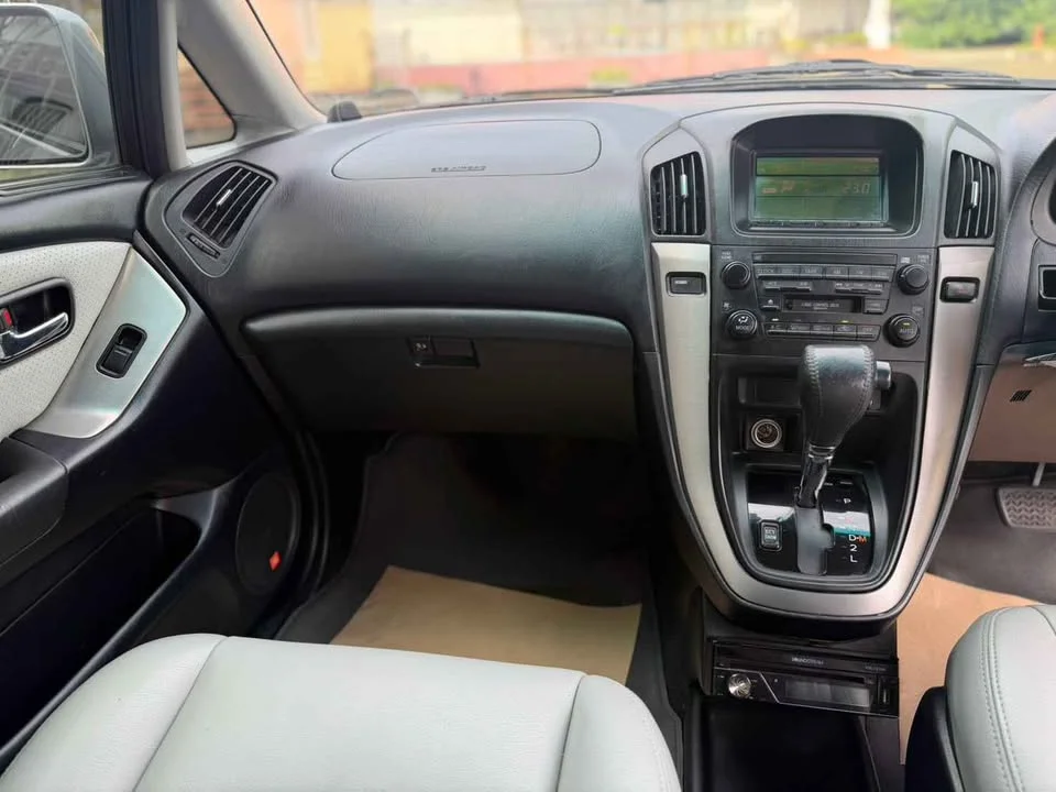 2004 Toyota Harrier I 3