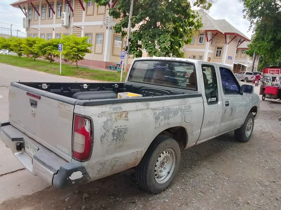 2005 Nissan Frontier I 3