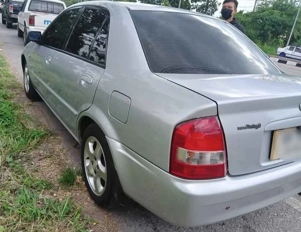 2004 Mazda 323 VIII 2