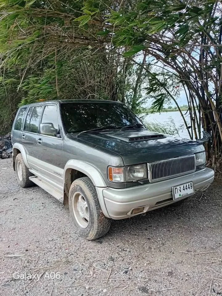 1995 Isuzu Trooper II 2