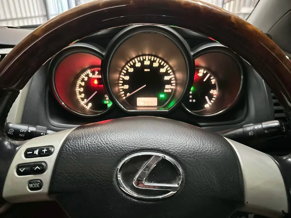 2004 Toyota Harrier II 3