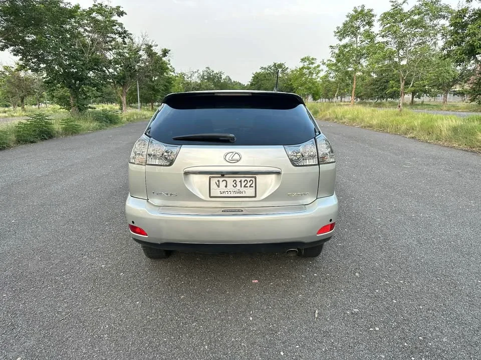 2004 Toyota Harrier II 2
