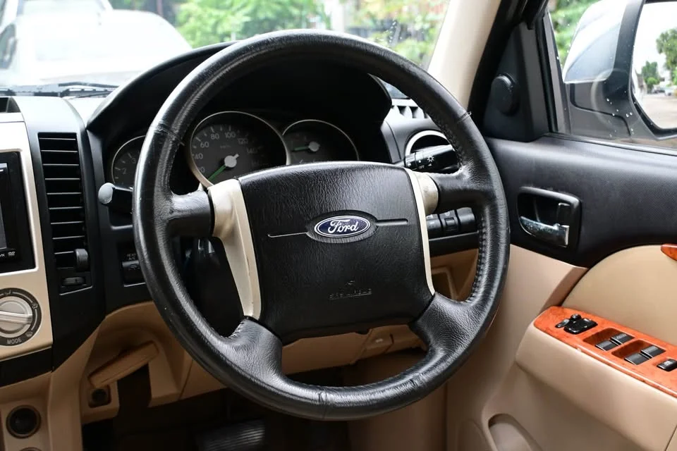 2016 Ford Everest I 3