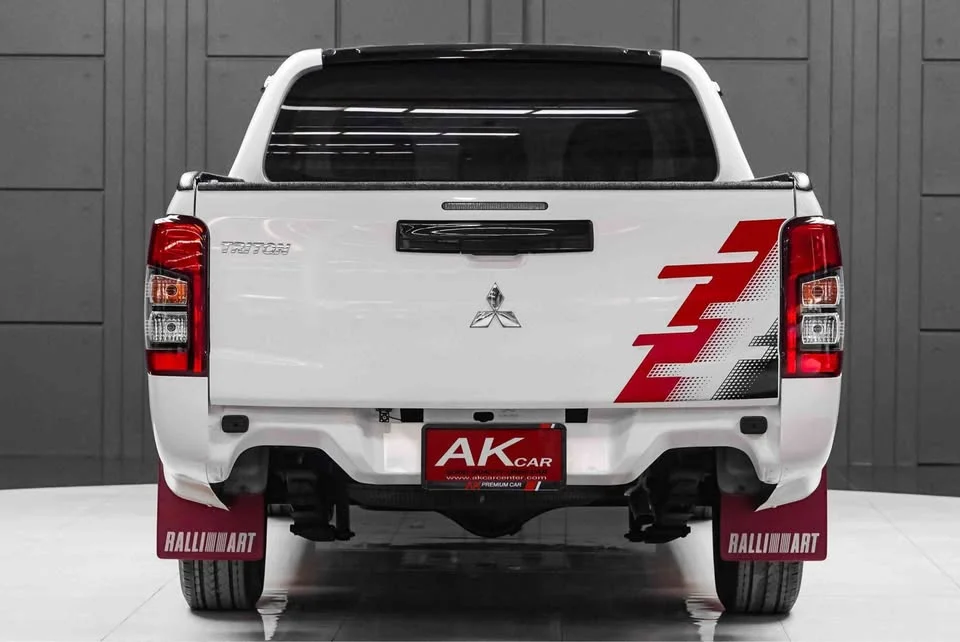 2023 Mitsubishi Triton V 3