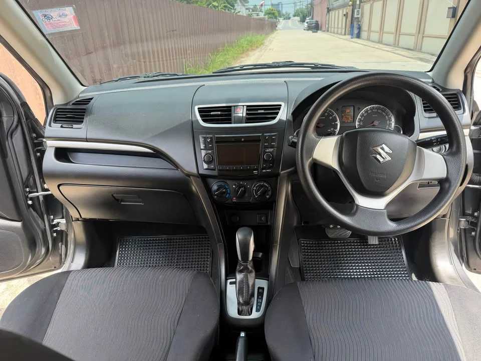 2012 Suzuki Swift II 3