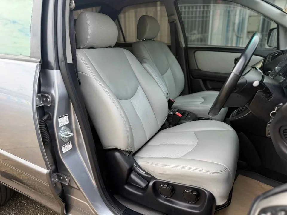 2004 Toyota Harrier I 3