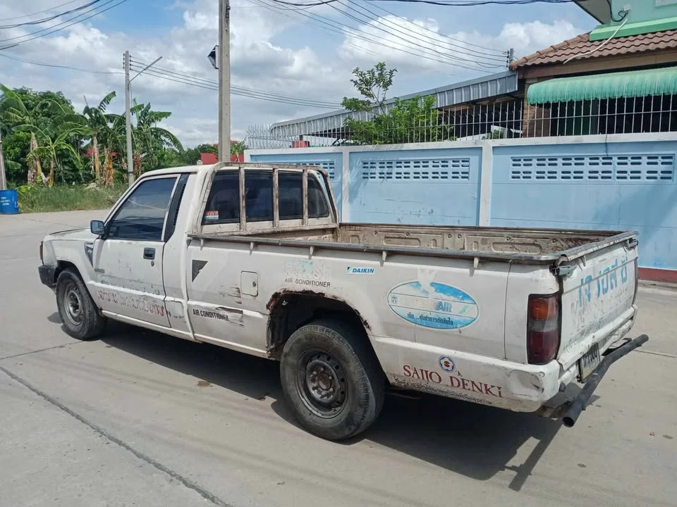 1994 Mitsubishi Triton II 3