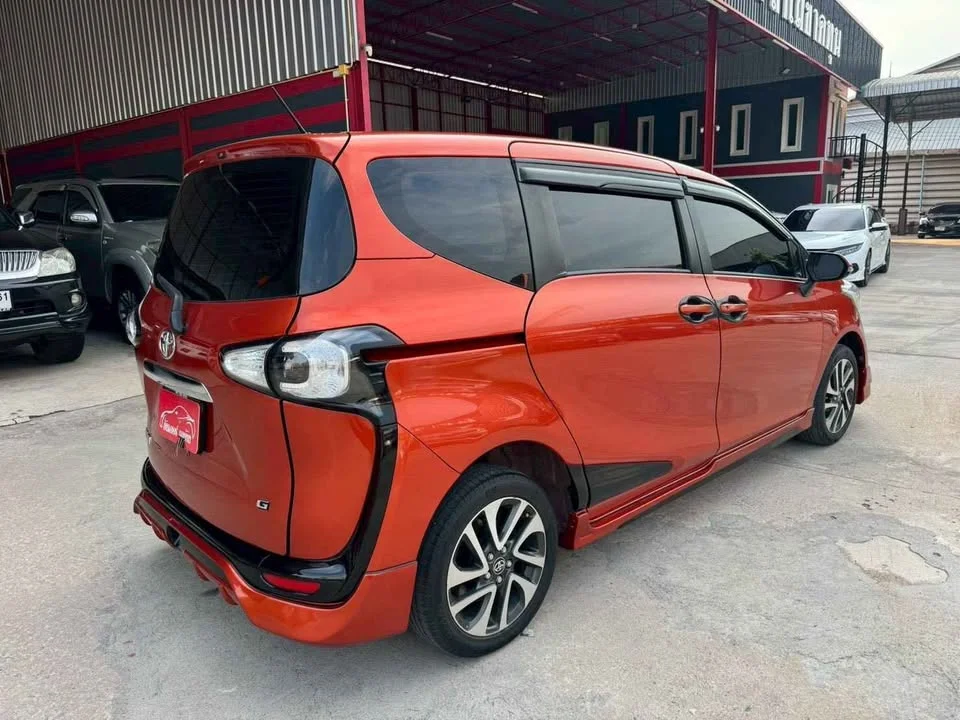 2017 Toyota Sienta II 2