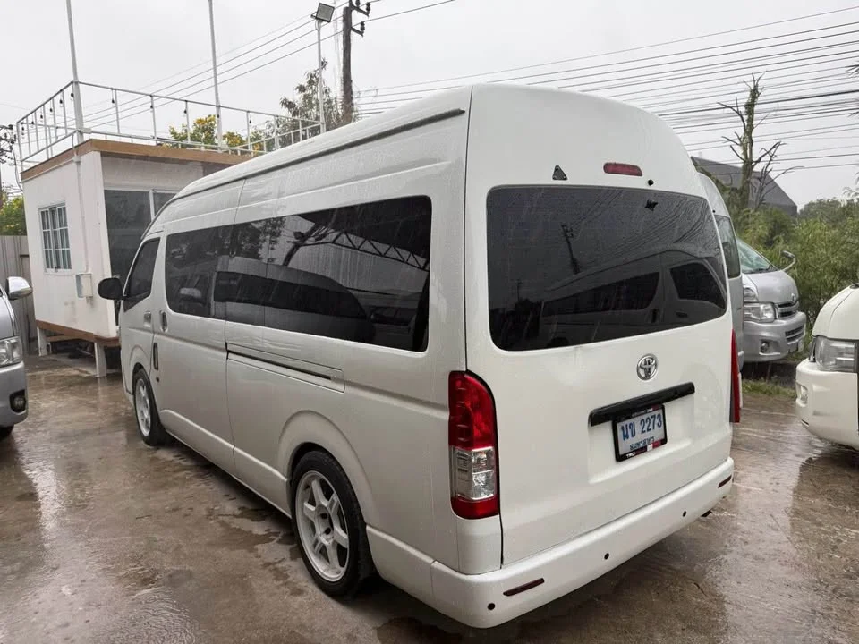 2010 Toyota Commuter V (H200) 3
