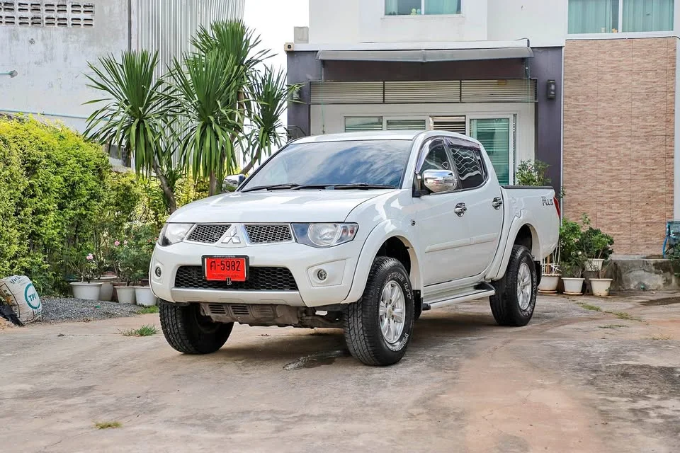 2012 Mitsubishi Triton IV 2