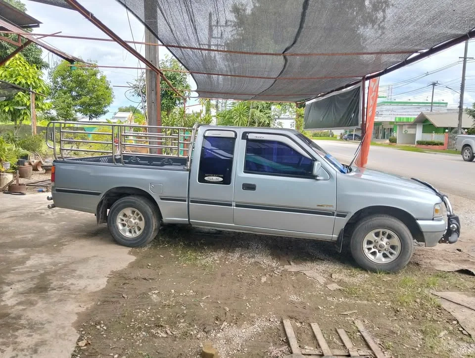 1996 Isuzu TFR III 3