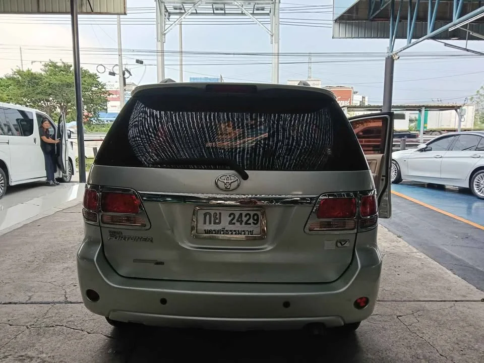 Toyota Fortuner I 2
