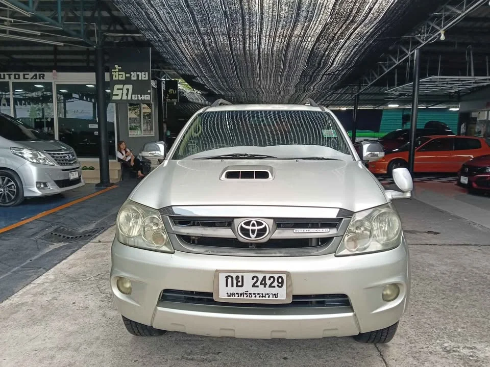 Toyota Fortuner I 3