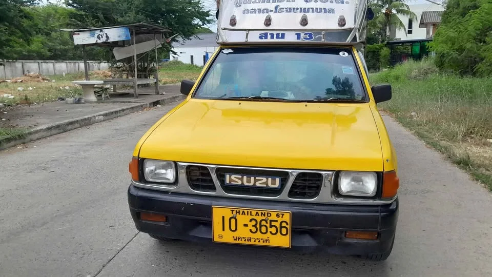 1990 Isuzu TFR III 3